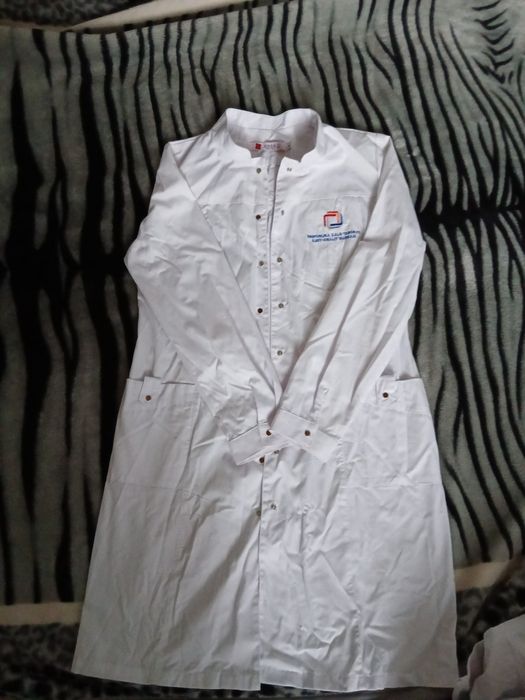 Медсестралар учун ок халат. 1та халат  80минг сум. Иштони 30минг