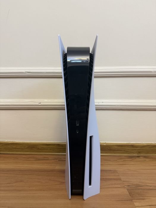 PlayStation 5(дисковой)+ игровой руль + 17 игр