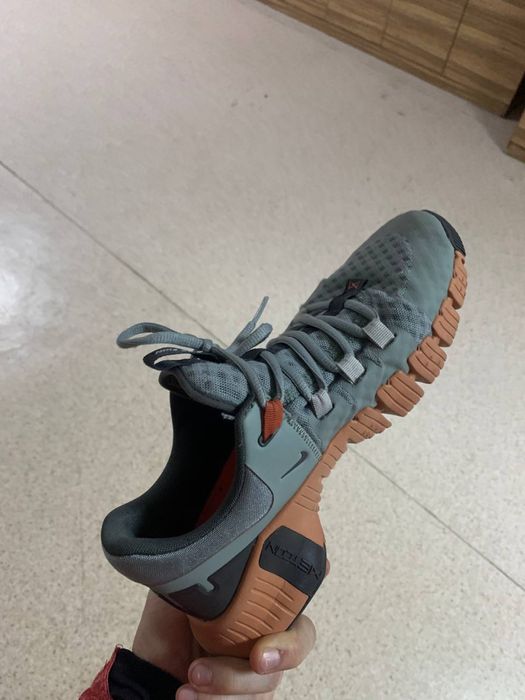 Продам кроссовки nike metcon