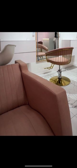 Розовая мойка для салона