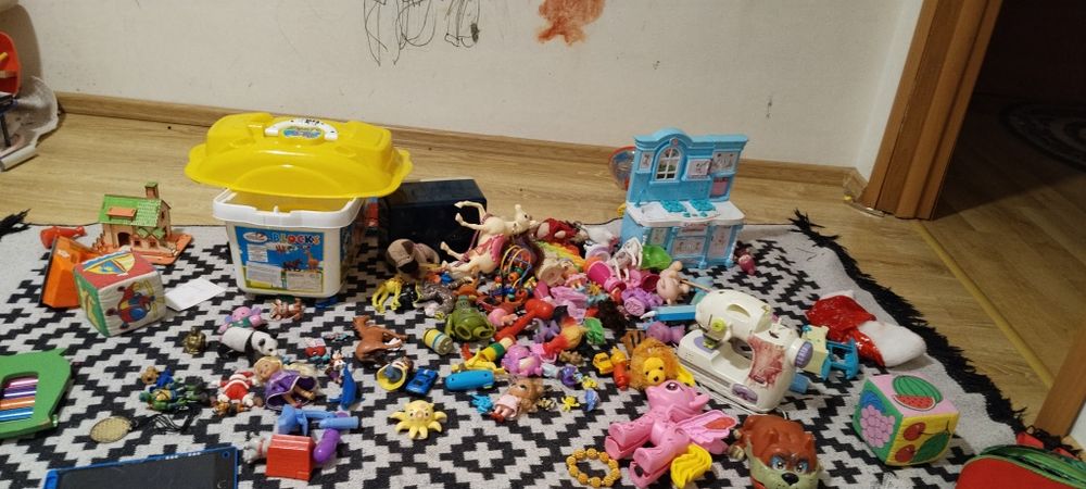 Большой мешок игрушек в основном для девочки