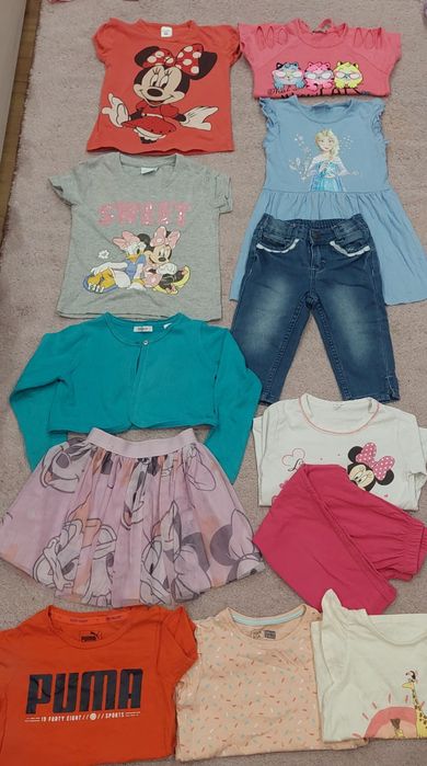 Дрехи за близначки, различни размери