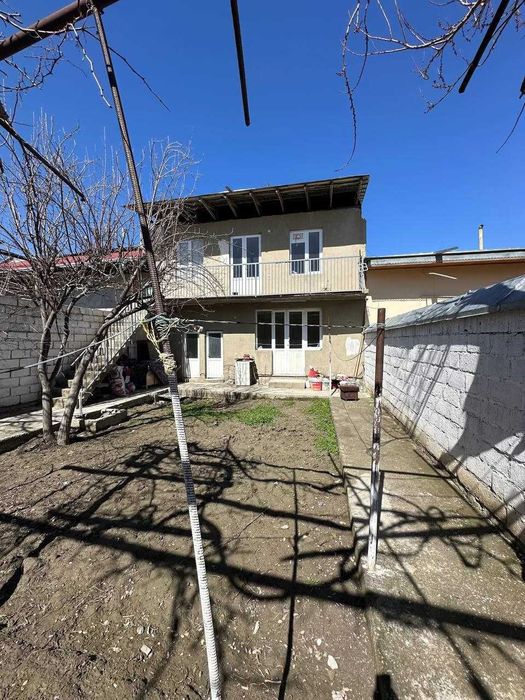 4 хонали, 3,8 сотикдан иборат булган ховли сотилади.