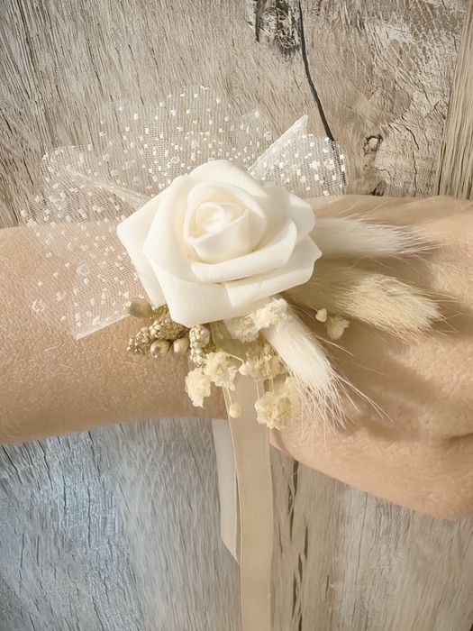 Сватбени бутониери и гривни