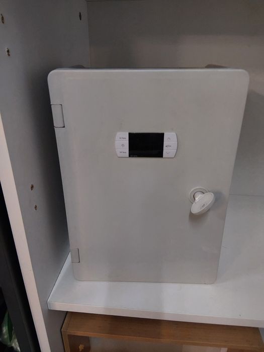 Продавам температурен контролер