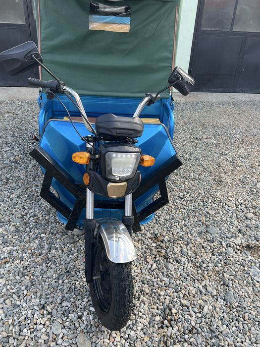 Vand triciclu electric 1,8 KW, 60V - autonomie 50 km- aptoape nou.