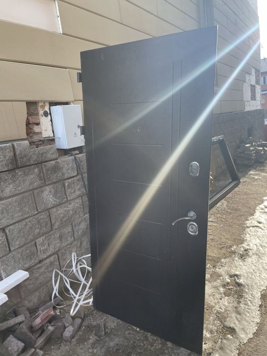 Дверь двери входная