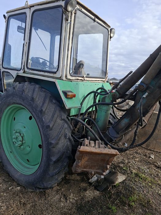 Продам ЮМЗ-6 эксковатор