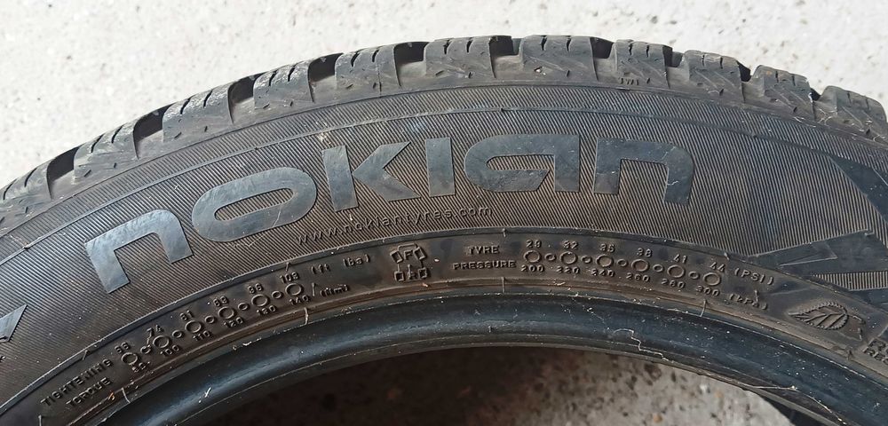 Продавам две зимни гуми НОКИАН