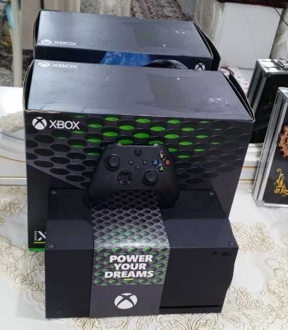 Xbox series X 1Tb СРОЧНО в идеальном состоянии