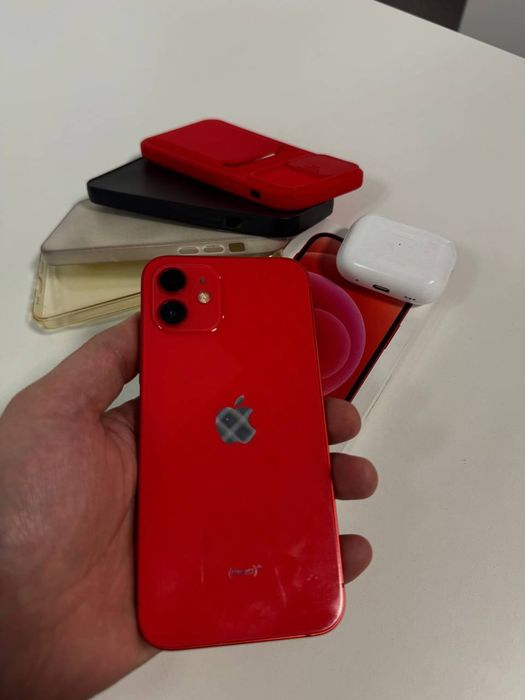 iPhone 12 в идеальном состоянии