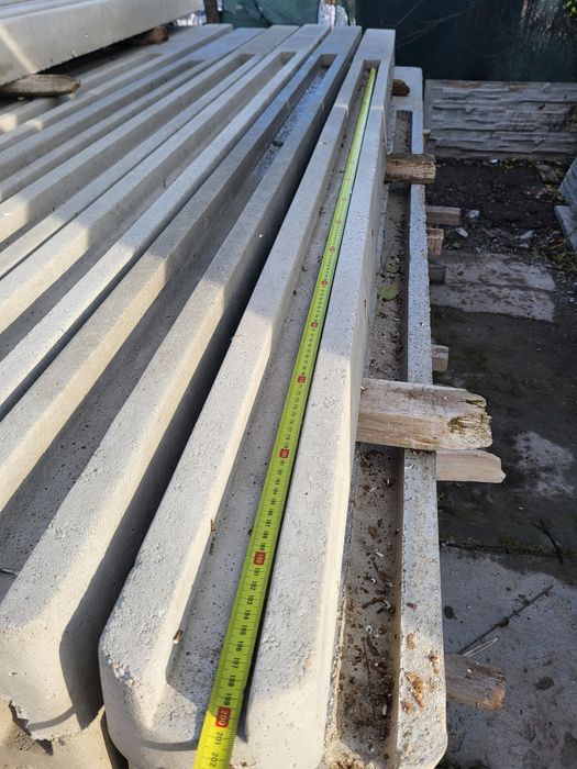 Vând stâlpi gard beton