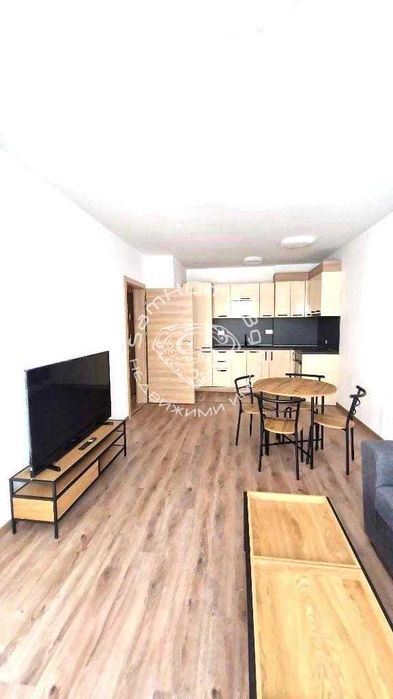 Дава се под наем Двустаен апартамент в к.к. Св.Св. Константин и Елена - 65 кв.м за 612 € - Снимка #1