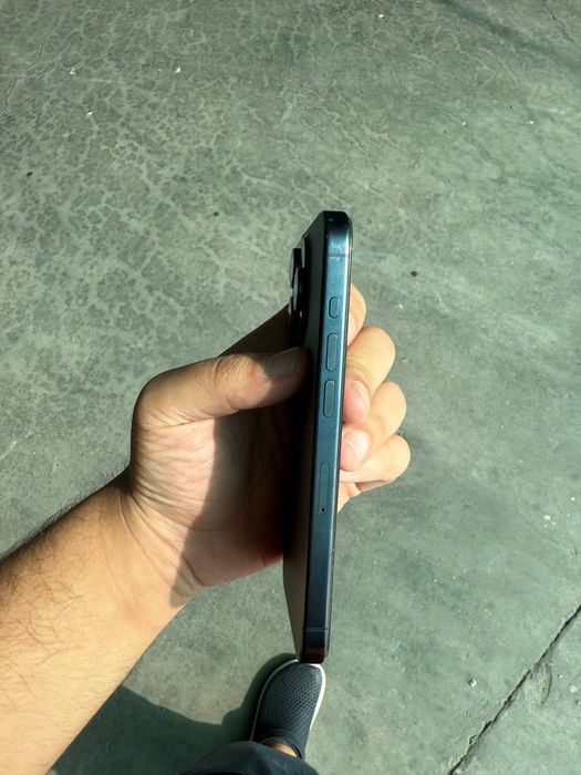 iPhone 15 pro blue