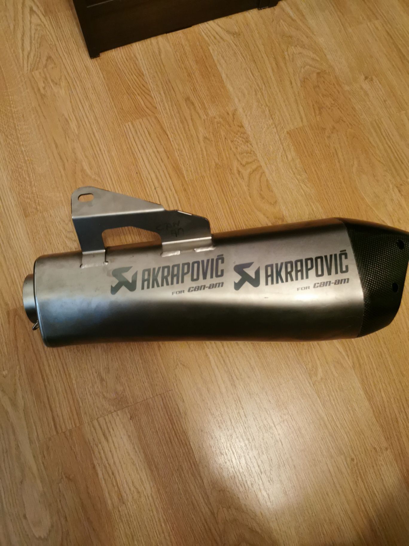 akrapovic can am