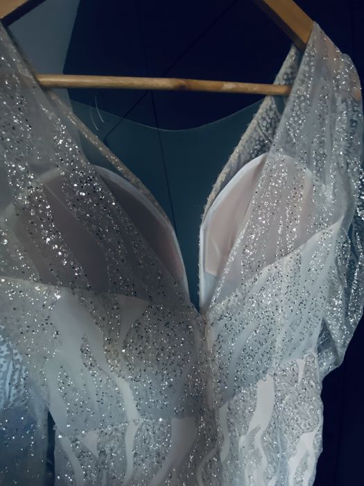 Rochie de mireasa cu trena in spate + voal