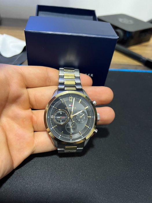 Часовник Tommy Hilfiger