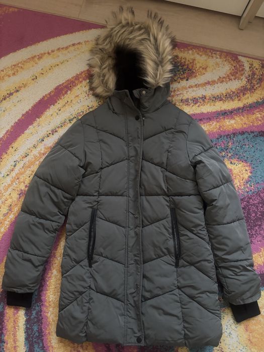 Зимно яко за момиче