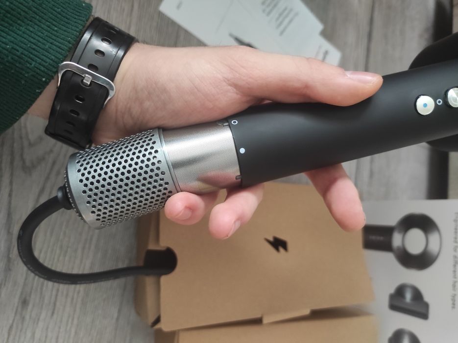 Uscator de par Dyson Supersonic HD08