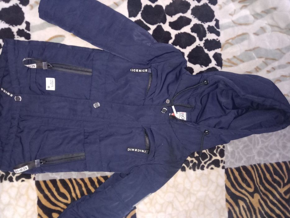 Продам детскую куртку