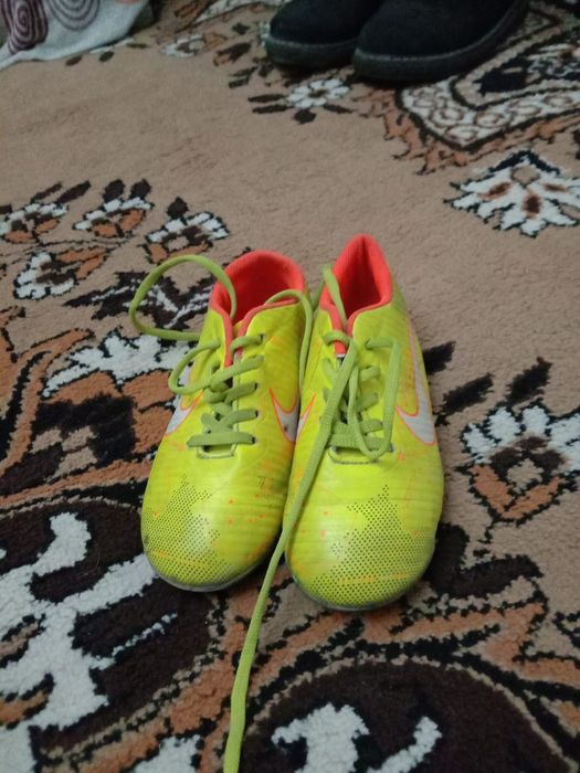 Продам футбольные сороконожки