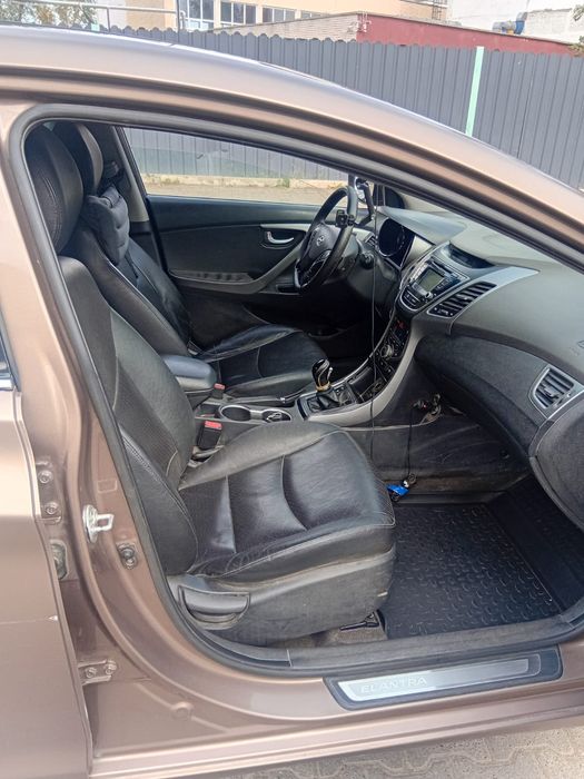 Автомобиль Hyundai Elantra