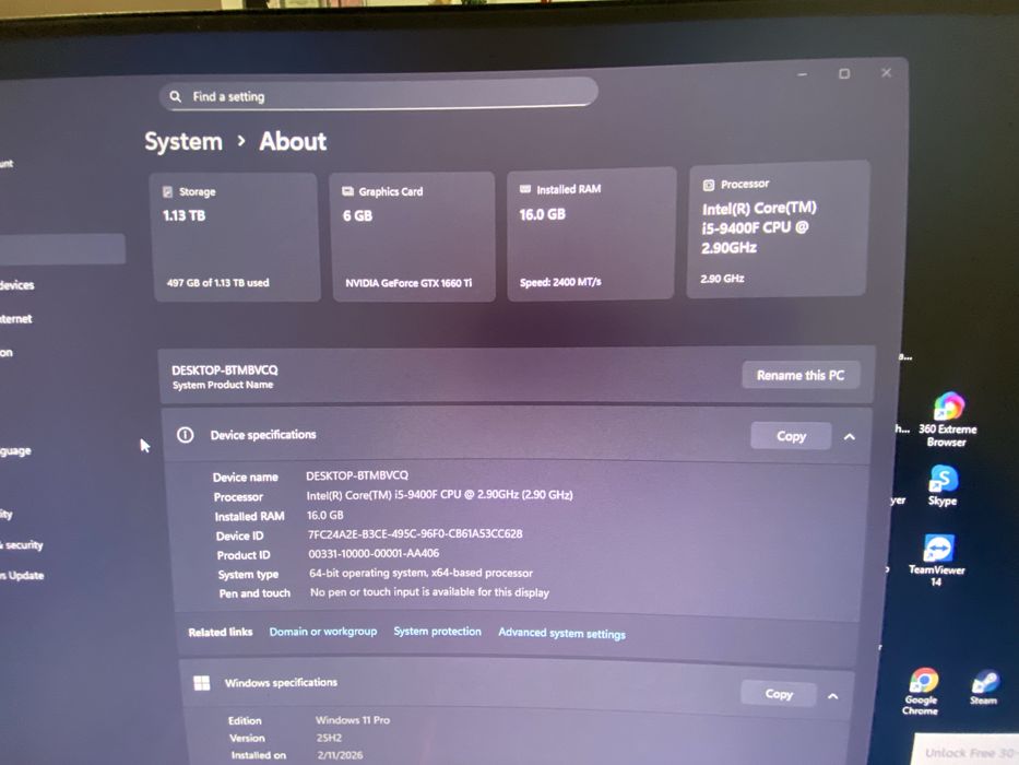 Компютър,монитор с две стойки,мишка и клавиатура