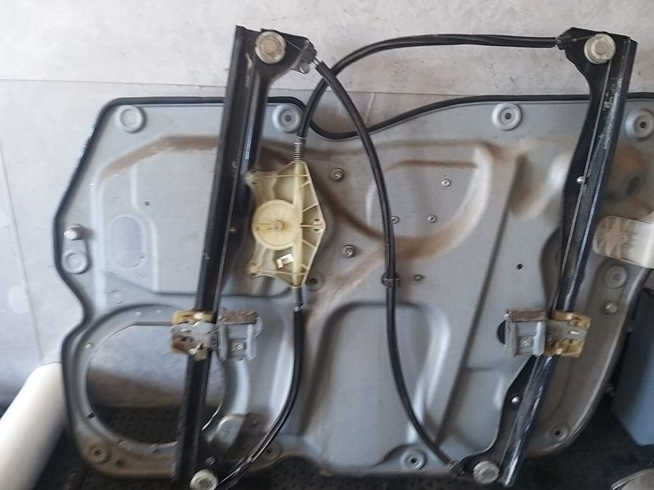 Macara usa stanga fata vw touran 1t 1t1837729aj