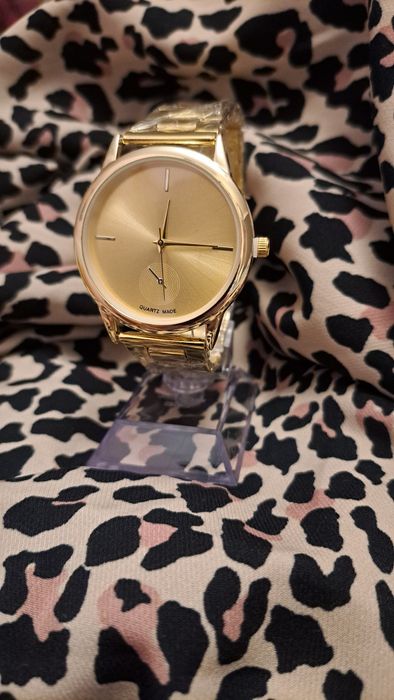 Дамски часовник Нов