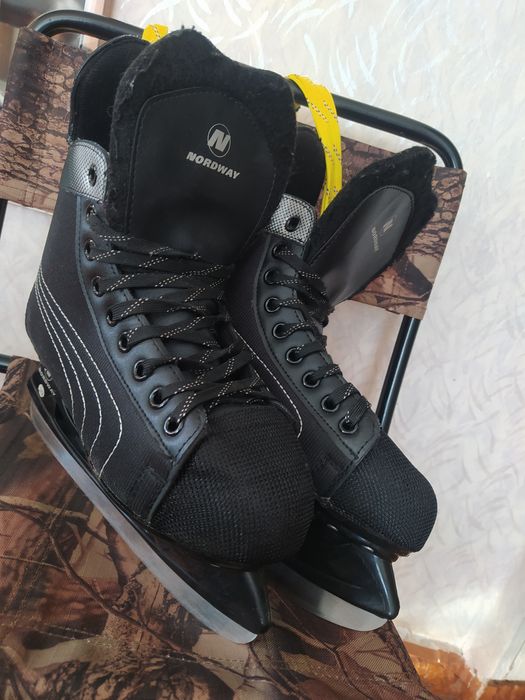 Коньки хоккейные