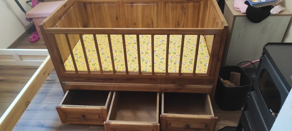 Детско креватче от чисто дърво (чам)