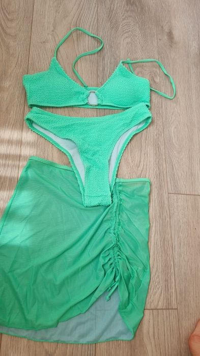 Зелен бански с пола