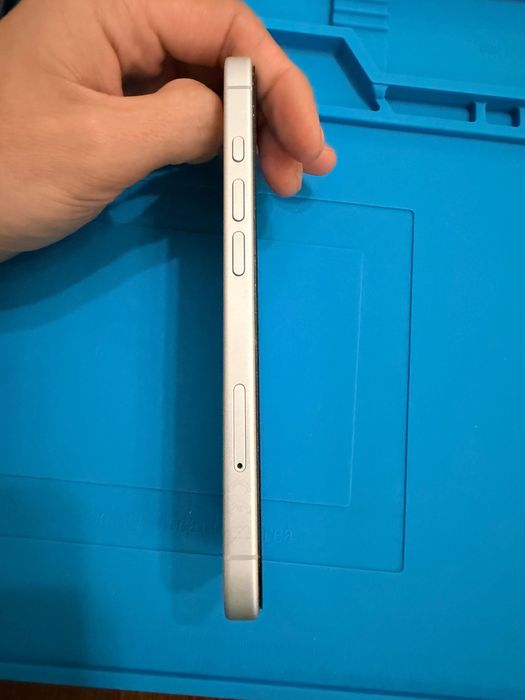 iPhone 16 -White на части цели не се продават