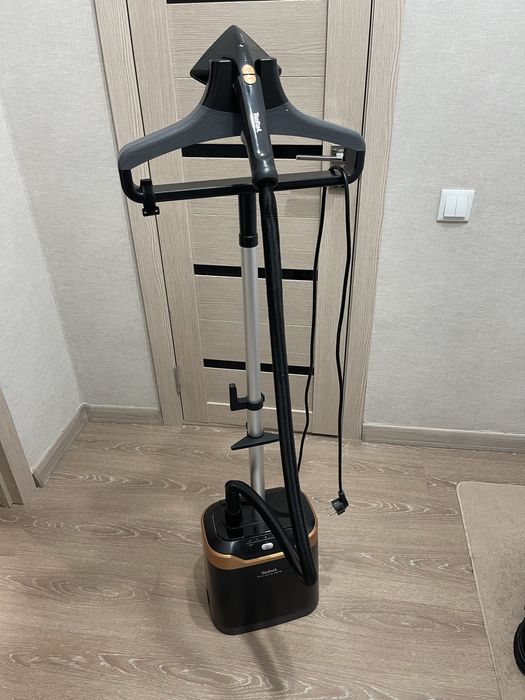 Продается отпарователь  утюг в отличном состоянии