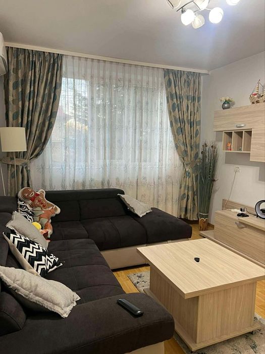 Teatrul de vara * Curtea Veche 2 camere mobilat+utilat modern etajul 1