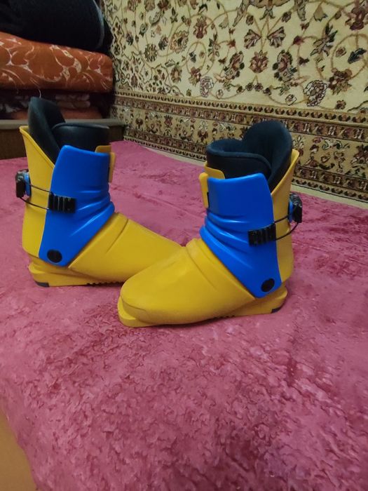 Горнолыжные ботинки  по символической цене!