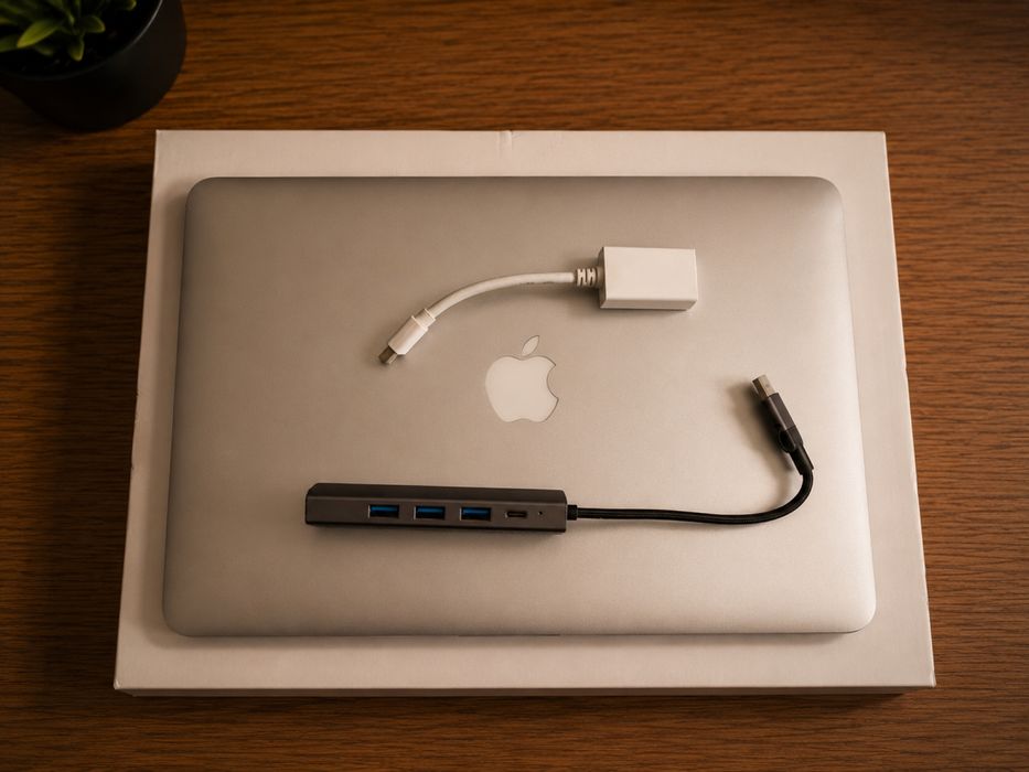 MacBook Air 13” 2014 | i5 | 8GB RAM | 128SSD | Baterie 100% (2 cicluri) | Cutie + Adaptoare