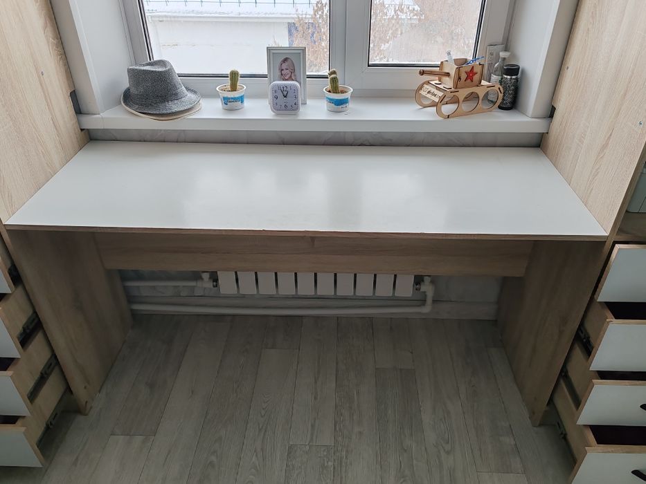 Письменный стол, стелажи