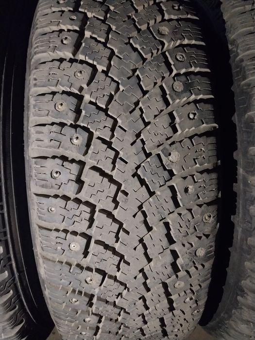 4 шины Nokian 225 70 R16.