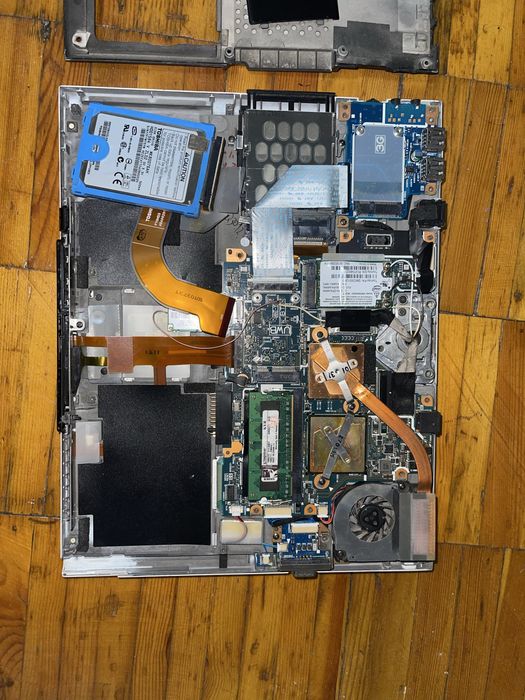 Продам ноутбук на запчасти — Toshiba Portege R400-S4831.