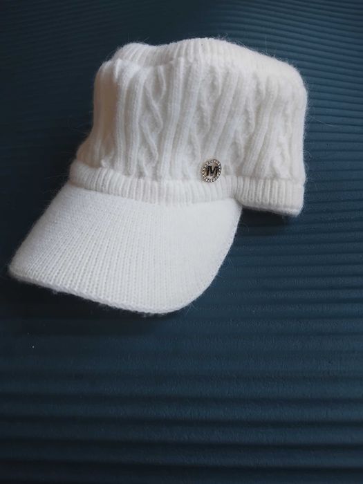 Дамска бяла зимна шапка - мека Ангора