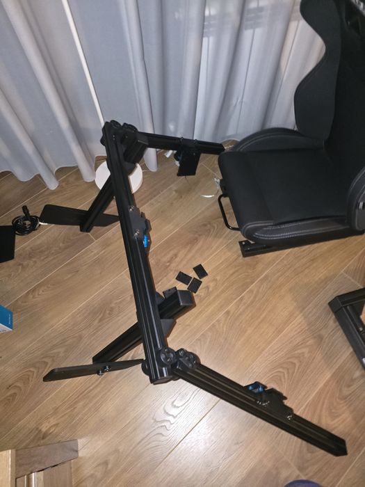 Simlab gt1 evo + слайдери + интегрирана стойка за 3 монитора за сим рейсинг sim racing rig кокпит cockpit