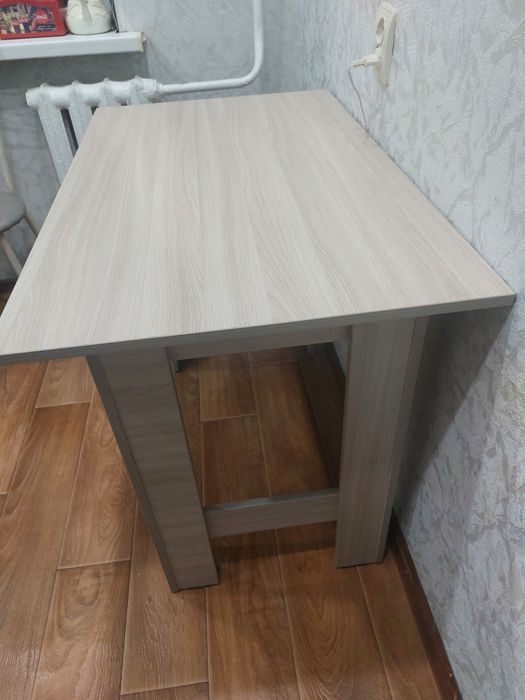 Продам кухонный стол