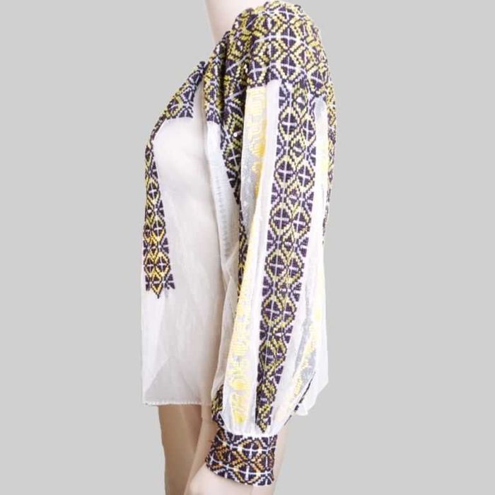 Ie veche lucrata manual pe tul , ie cu margele  S-M