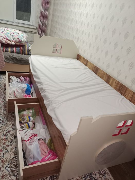 Подростковый кровать домик