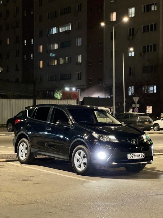 Toyota Rav4 2013 года