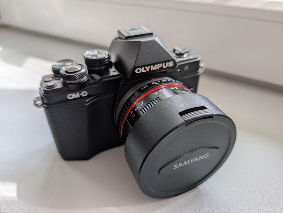 Kit aparat foto Olympus e-m10 ii, obiective Olympus 60mm macro, Samyang 7.5 fisheye, Panasonic 12-33 pancake si accesorii