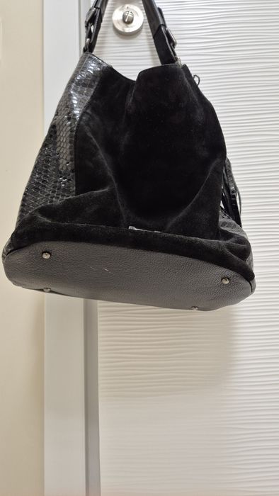 Черна дамска чанта от естествена телешка кожа