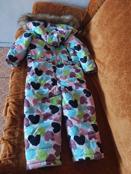 Продам лыжный комбинезон на девочку
