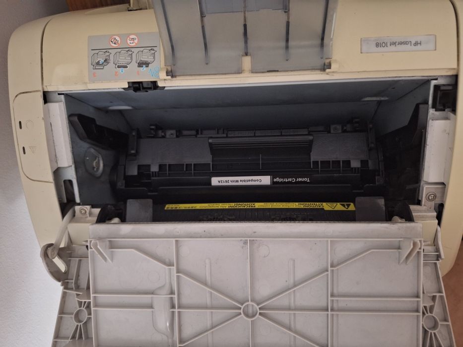 Продам принтер ч/б  HP Laserjet 1018